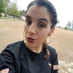 Meet your Posher, Mayra